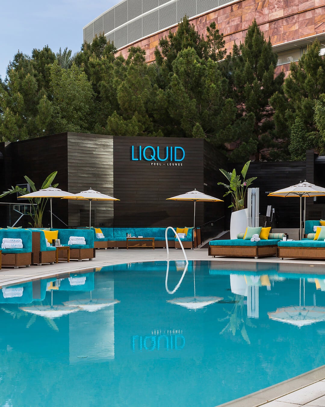 Liquid Pool Lounge